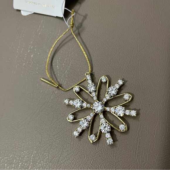 Kendra Scott Snowflake Ornament NWT Gold White - Picture 2 of 8